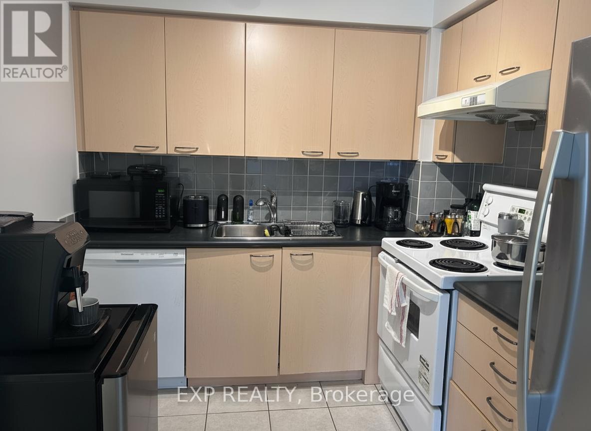 Kitchen - 510 - 2 Clairtrell Road, Toronto, ON - Indoor Photo Showing Kitchen
