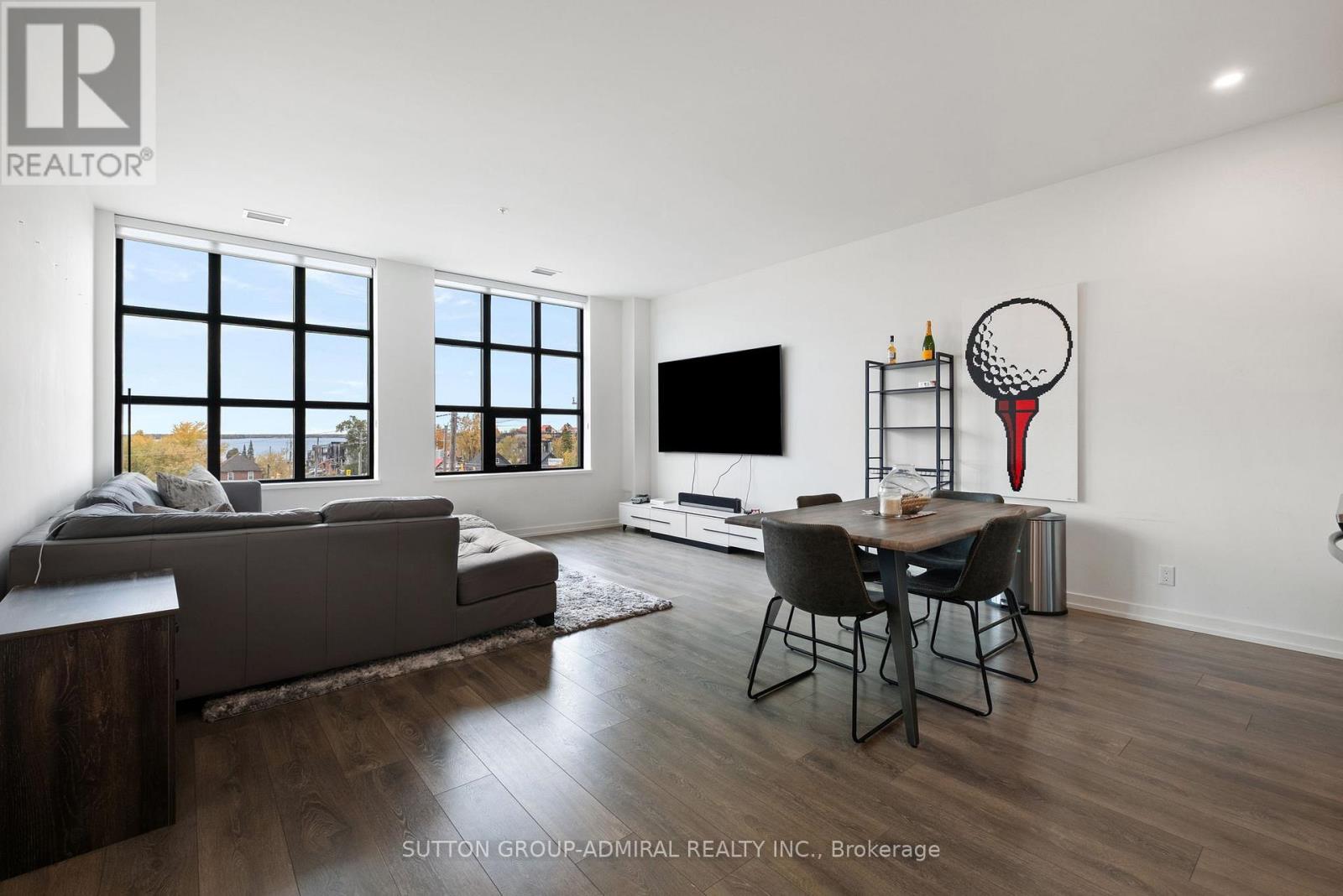 305 - 21 Matchedash Street, Orillia, ON - Indoor Photo Showing Living Room