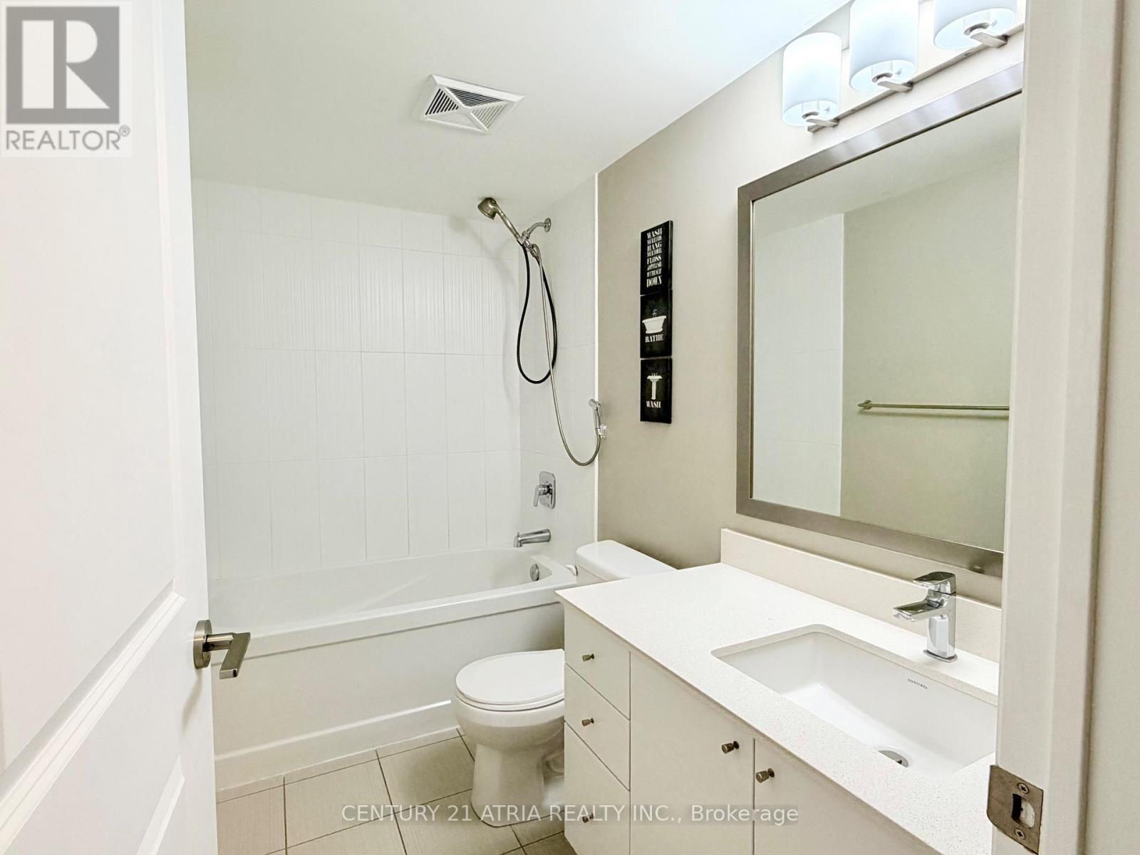 110 Little Creek Road, Mississauga, ON - Indoor Photo Showing Bathroom