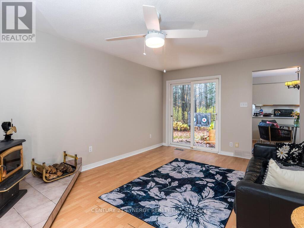 Patio doors to back yard. - 1423 Diamondview Road, Ottawa, ON - Indoor