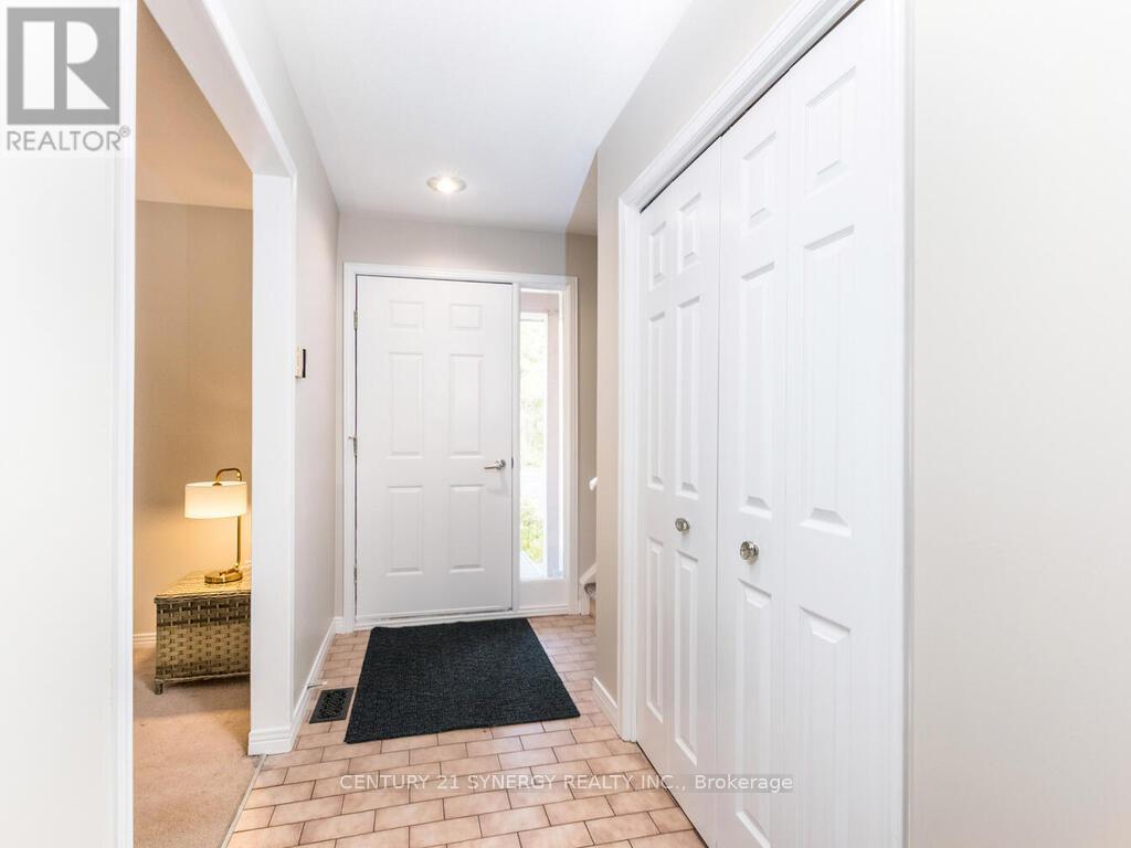 Spacious Front foyer - 1423 Diamondview Road, Ottawa, ON - Indoor Photo Showing Other Room