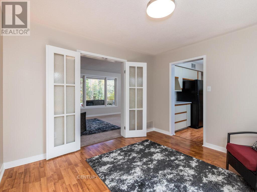 French doors to living room. - 1423 Diamondview Road, Ottawa, ON - Indoor