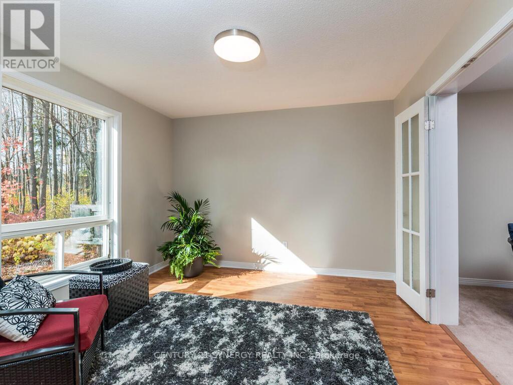 Enjoy all the sun in the afternoon. - 1423 Diamondview Road, Ottawa, ON - Indoor