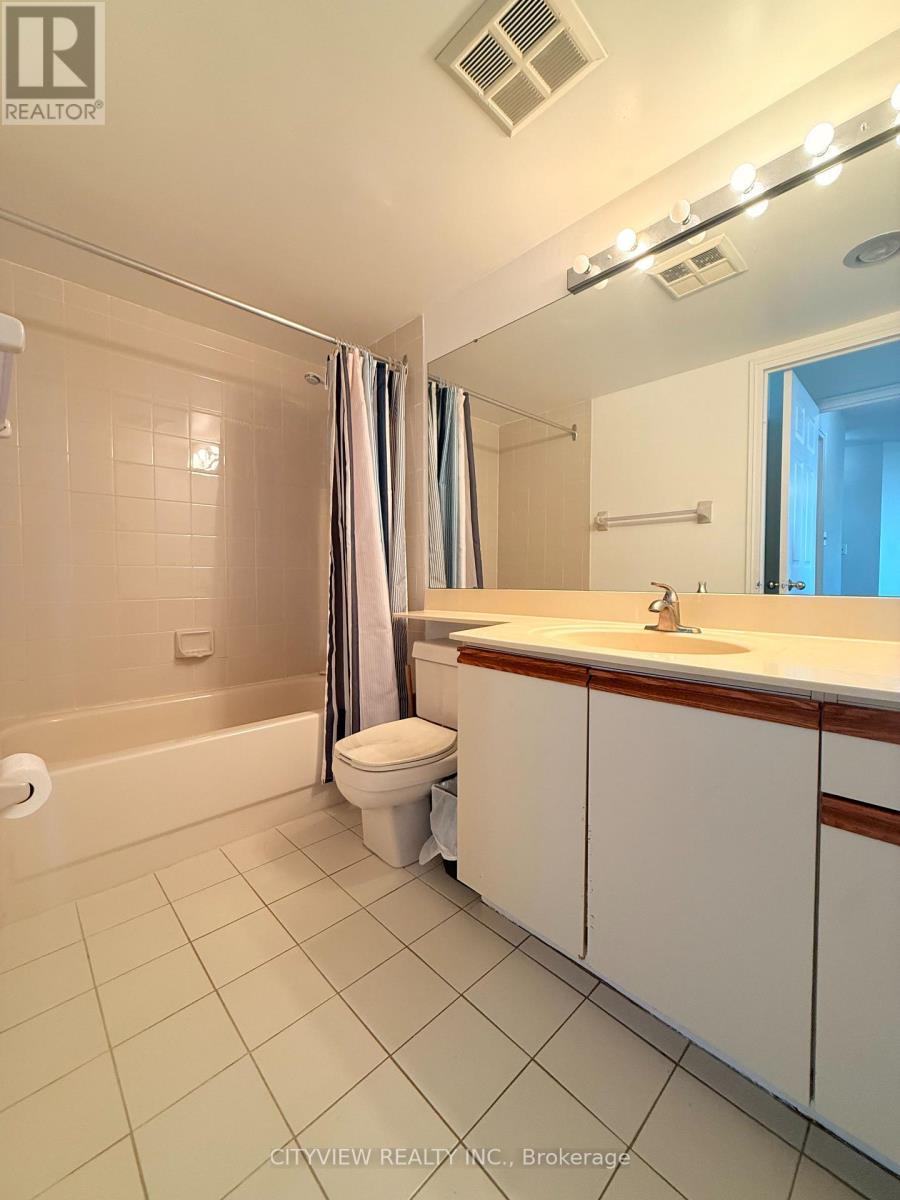 616 - 1001 Cedarglen Gate, Mississauga, ON - Indoor Photo Showing Bathroom