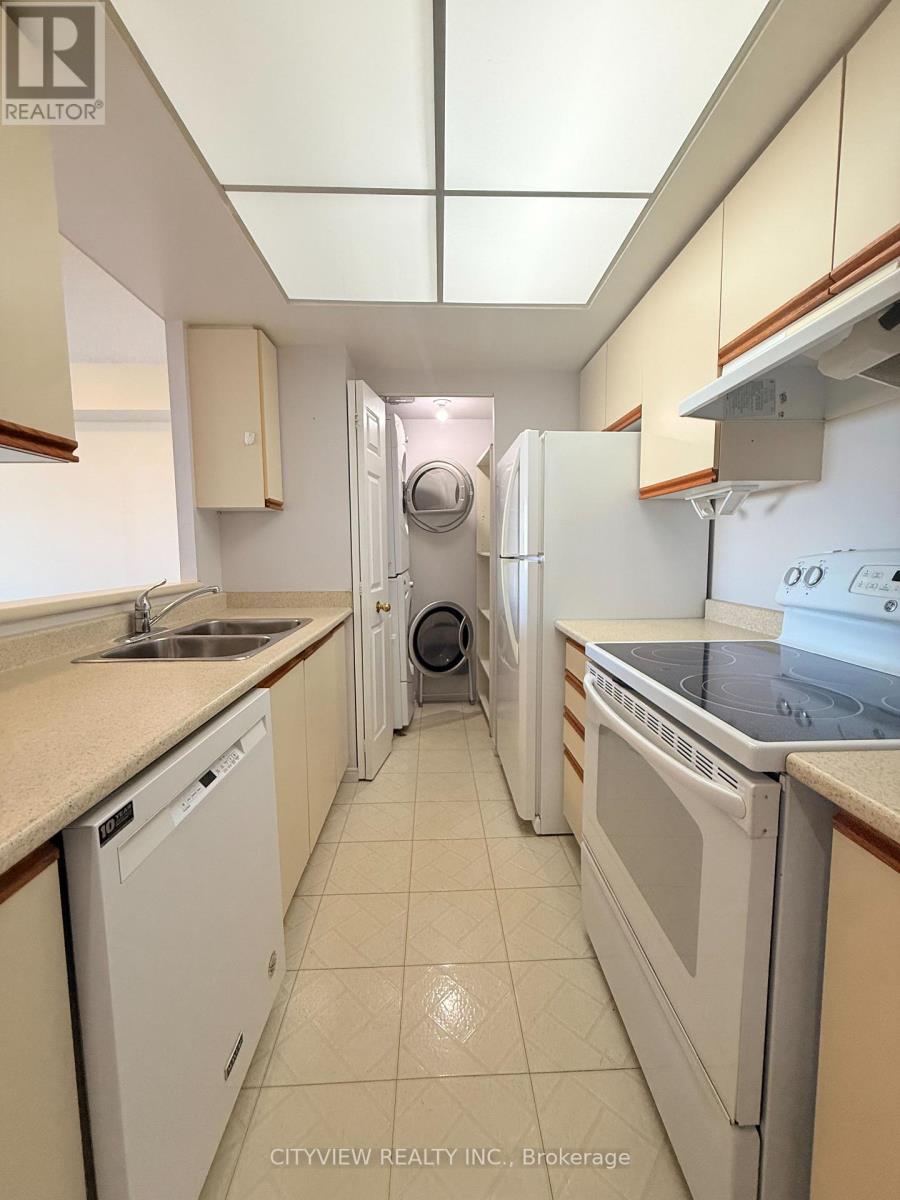 616 - 1001 Cedarglen Gate, Mississauga, ON - Indoor Photo Showing Kitchen With Double Sink