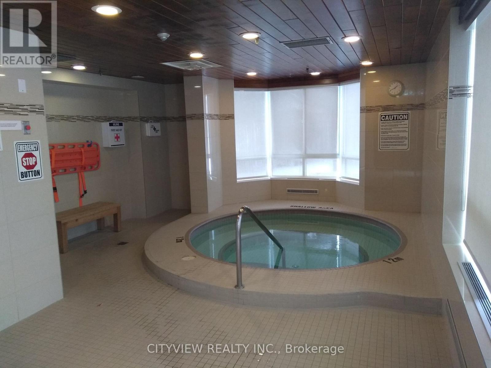 616 - 1001 Cedarglen Gate, Mississauga, ON - Indoor Photo Showing Other Room