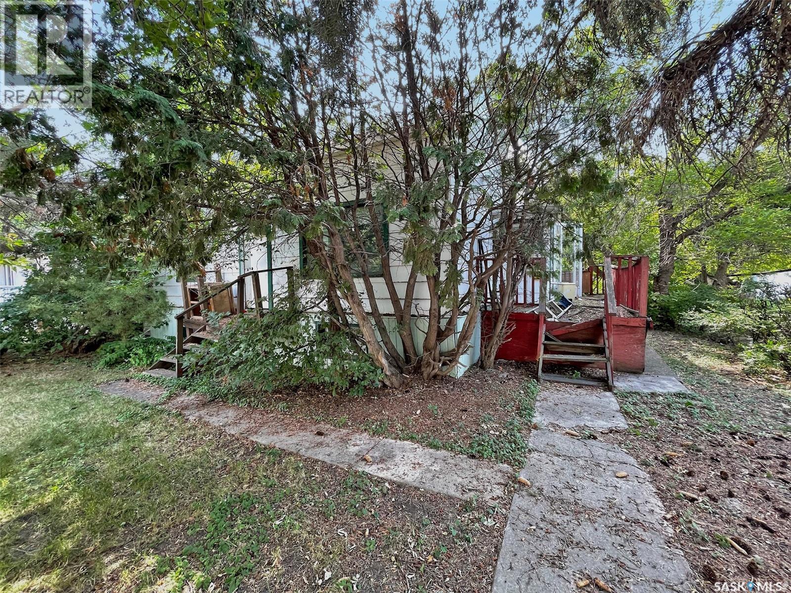 310 6Th Avenue Se, Swift Current, SK - Outdoor