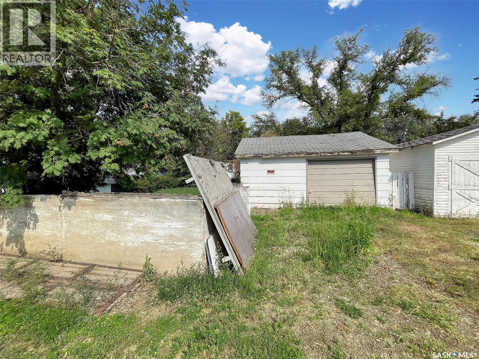 310 6Th Avenue Se, Swift Current, SK - Outdoor