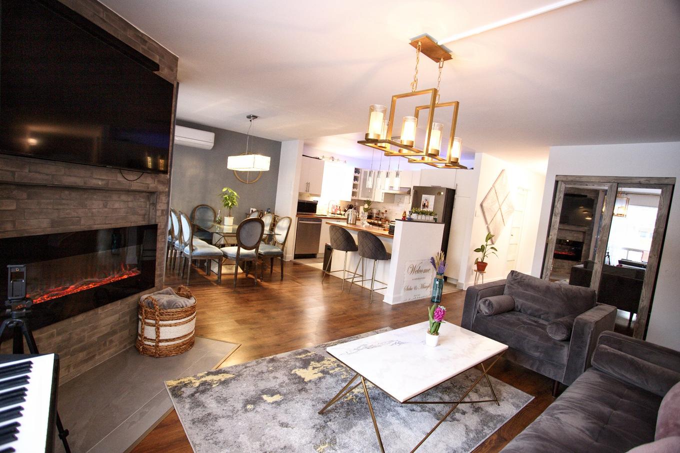 Salon - 1-11121 Rue Meighen, Montréal (Pierrefonds-Roxboro), QC - Indoor Photo Showing Living Room With Fireplace