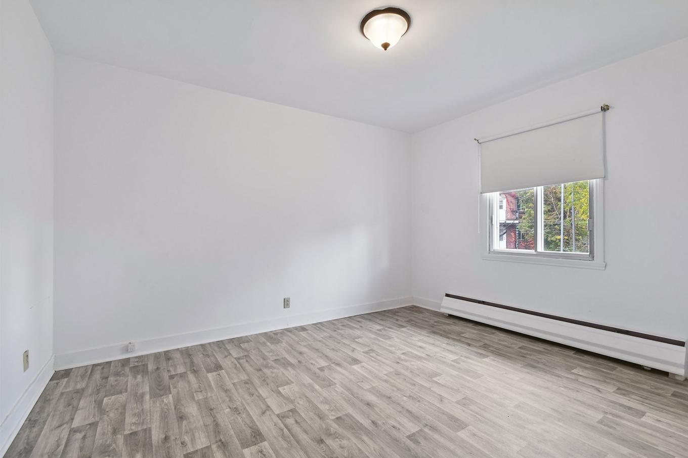 Chambre à coucher principale - 5890Z Rue Chauveau, Montréal (Mercier/Hochelaga-Maisonneuve), QC - Indoor Photo Showing Other Room