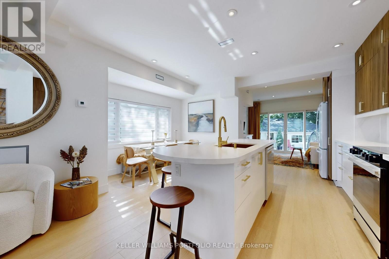 22 Pitt Avenue, Toronto, ON - Indoor Photo Showing Kitchen With Upgraded Kitchen