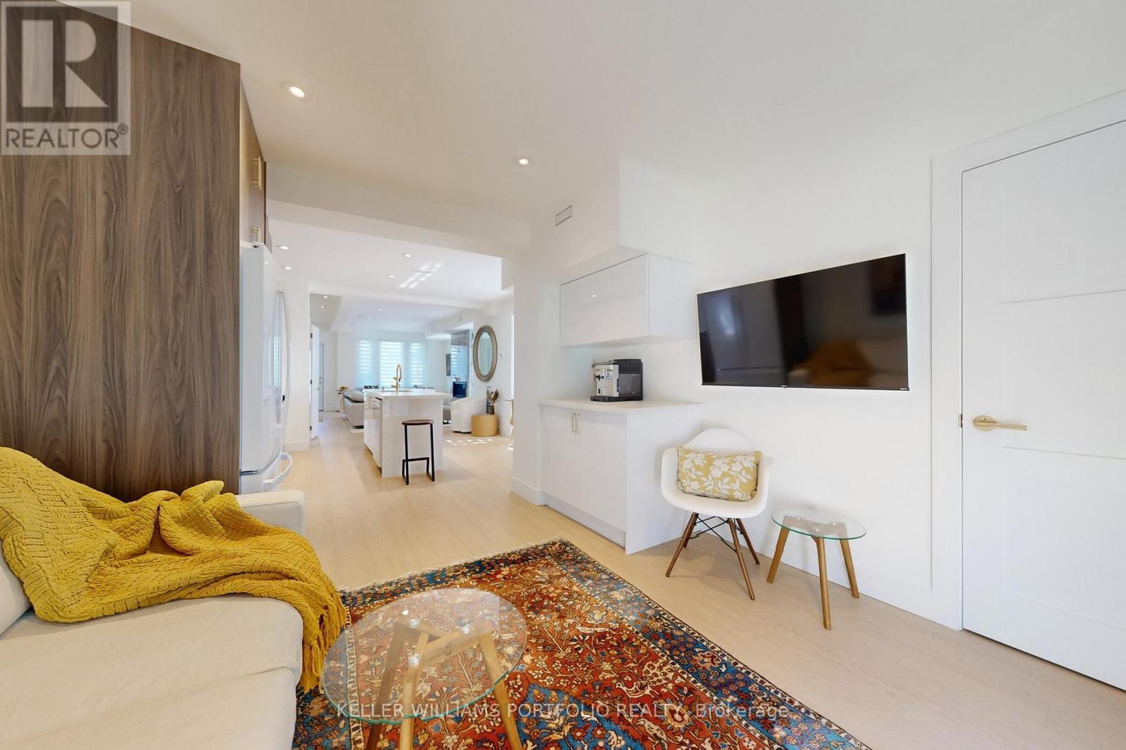 22 Pitt Avenue, Toronto, ON - Indoor