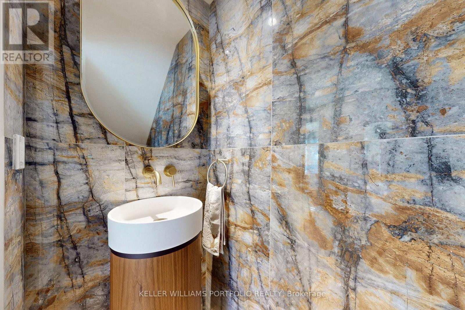 22 Pitt Avenue, Toronto, ON - Indoor Photo Showing Bathroom