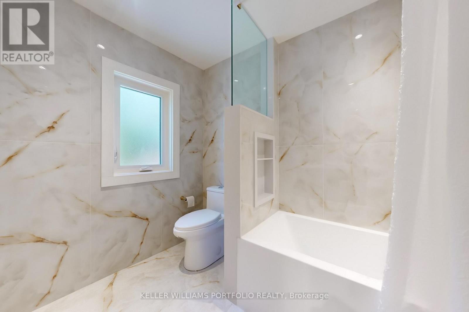 22 Pitt Avenue, Toronto, ON - Indoor Photo Showing Bathroom