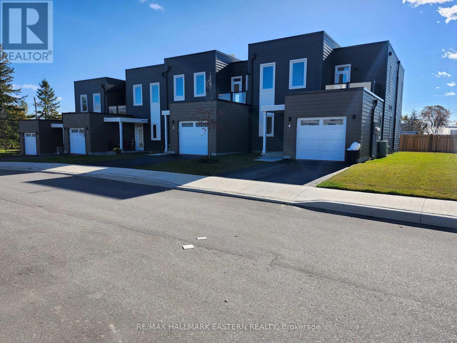 4 - 19 West Street N, Kawartha Lakes (Fenelon Falls), ON - Outdoor With Facade