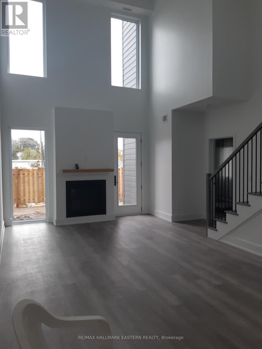 4 - 19 West Street N, Kawartha Lakes (Fenelon Falls), ON - Indoor