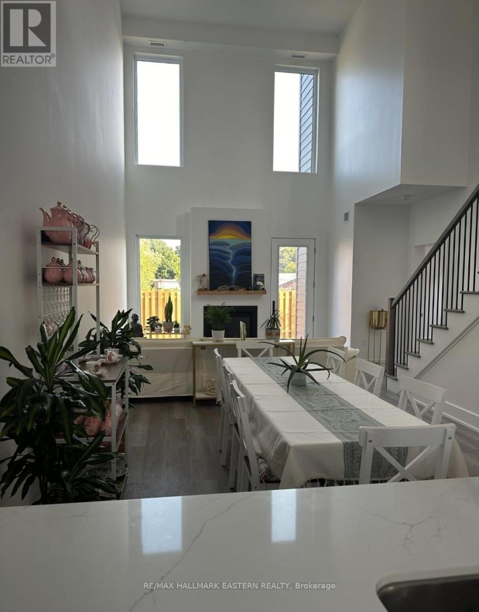 4 - 19 West Street N, Kawartha Lakes (Fenelon Falls), ON - Indoor