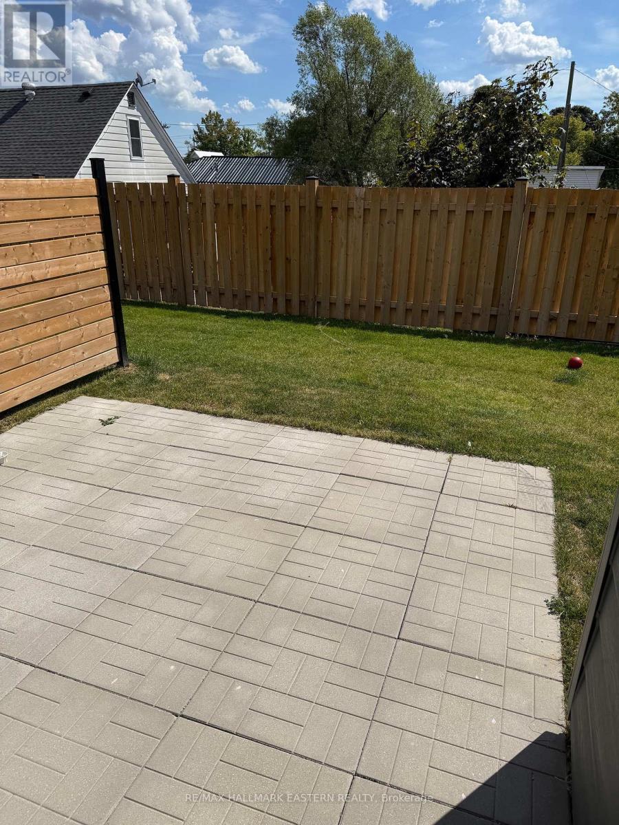 4 - 19 West Street N, Kawartha Lakes (Fenelon Falls), ON - Outdoor