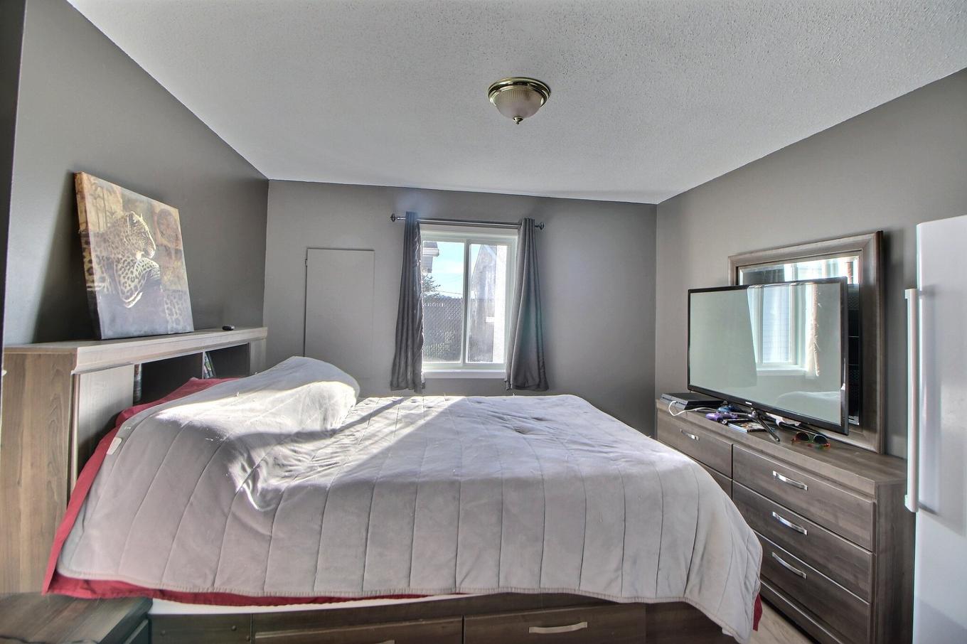 Primary bedroom - 132 Rue Brouillan, Amos, QC - Indoor Photo Showing Bedroom