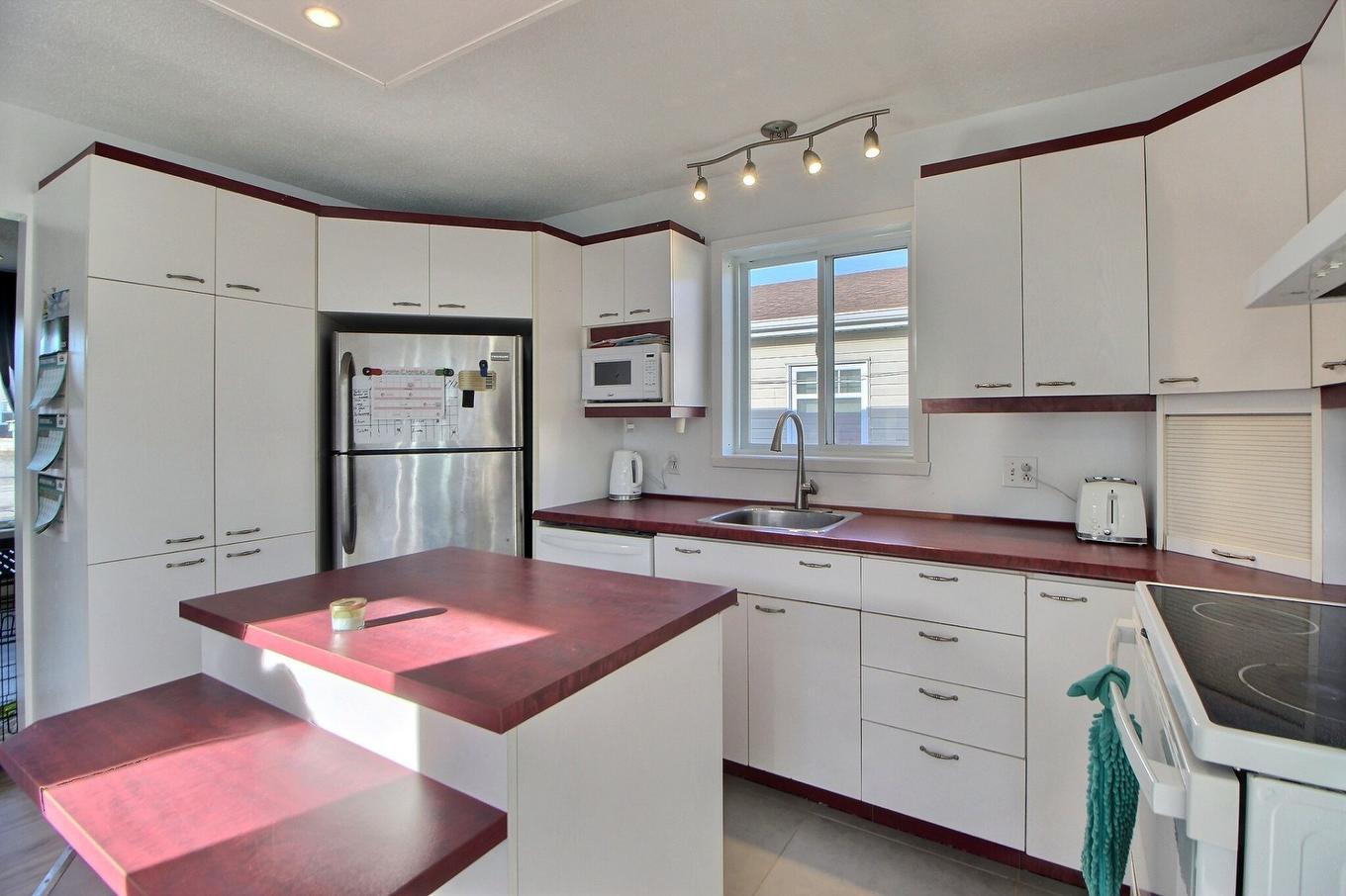 Kitchen - 132 Rue Brouillan, Amos, QC - Indoor Photo Showing Kitchen