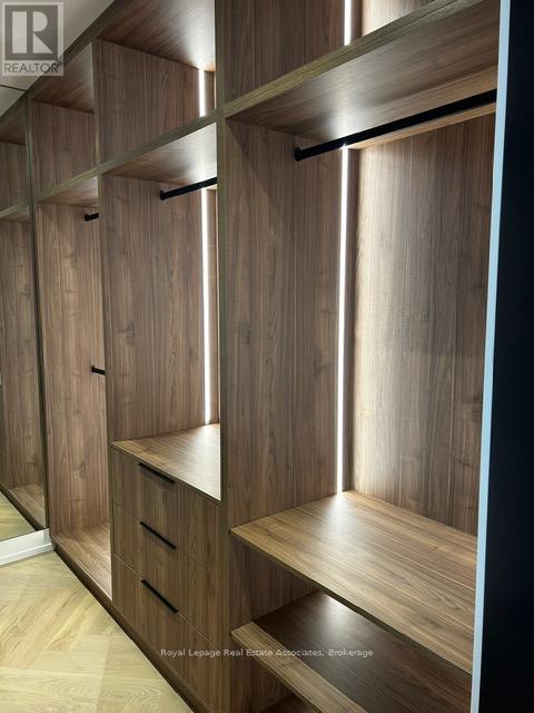 walk in closet - 1006 Garrard Avenue, Mississauga, ON - Indoor Photo Showing Other Room