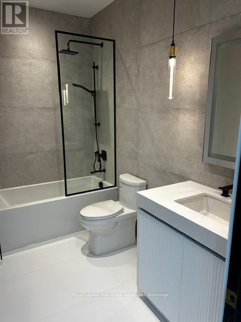 Second Floor Bath - 1006 Garrard Avenue, Mississauga, ON - Indoor Photo Showing Bathroom