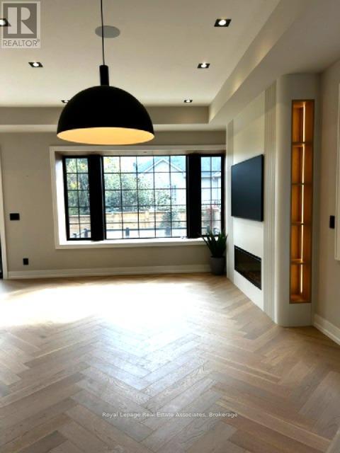 Living area - 1006 Garrard Avenue, Mississauga, ON - Indoor With Fireplace