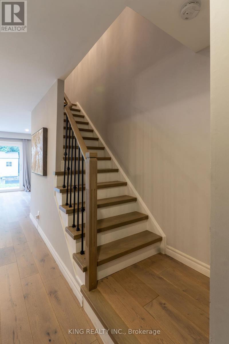 4 - 141 Ripley Court, Oakville, ON - Indoor Photo Showing Other Room