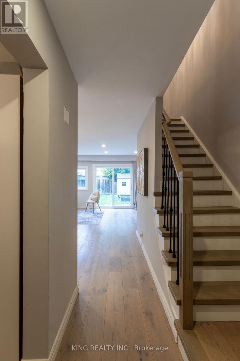 4 - 141 Ripley Court, Oakville, ON - Indoor Photo Showing Other Room