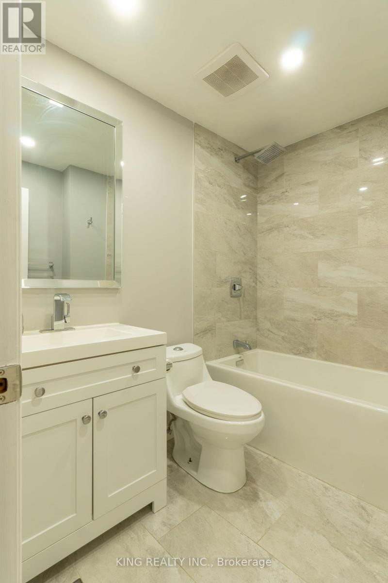 4 - 141 Ripley Court, Oakville, ON - Indoor Photo Showing Bathroom