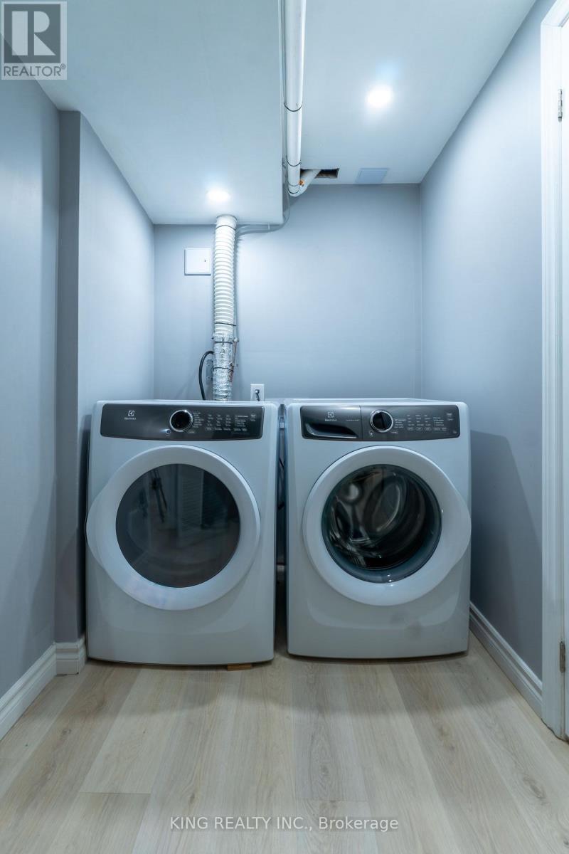 4 - 141 Ripley Court, Oakville, ON - Indoor Photo Showing Laundry Room