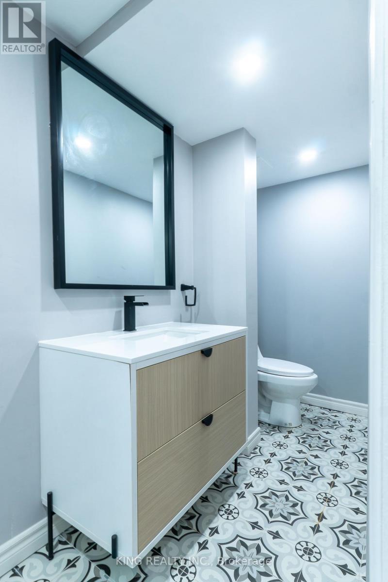 4 - 141 Ripley Court, Oakville, ON - Indoor Photo Showing Bathroom