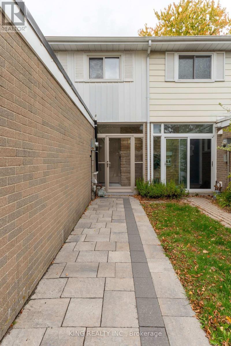 4 - 141 Ripley Court, Oakville, ON - Outdoor