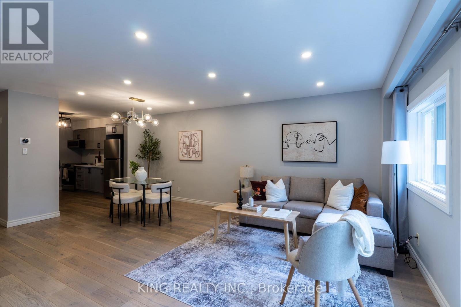 4 - 141 Ripley Court, Oakville, ON - Indoor Photo Showing Living Room