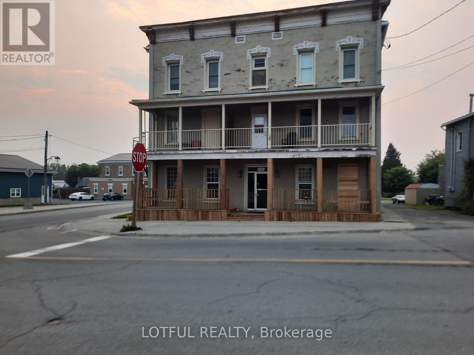 2 - 2084 Dundas Street, Edwardsburgh/Cardinal, ON - Outdoor With Balcony