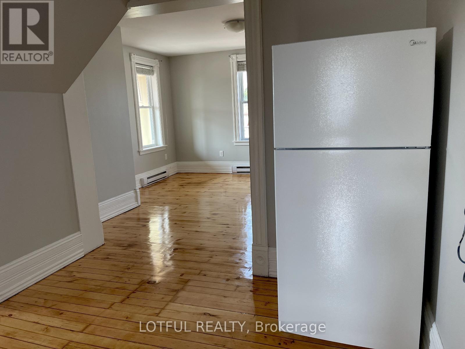 2 - 2084 Dundas Street, Edwardsburgh/Cardinal, ON - Indoor Photo Showing Other Room