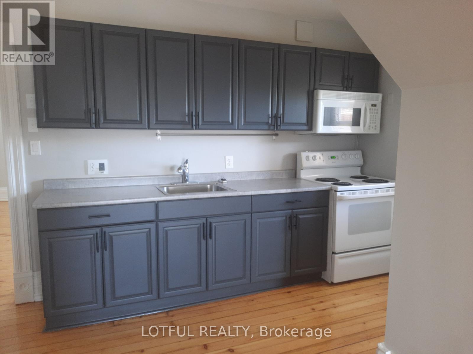 2 - 2084 Dundas Street, Edwardsburgh/Cardinal, ON - Indoor Photo Showing Kitchen