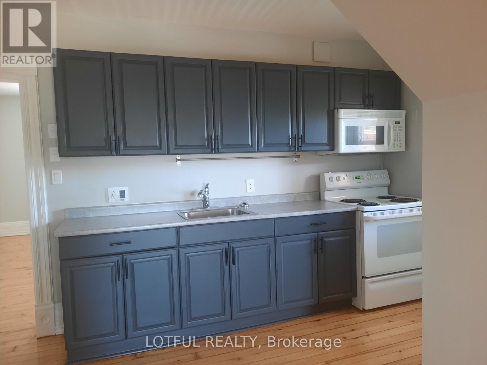 2 - 2084 Dundas Street, Edwardsburgh/Cardinal, ON - Indoor Photo Showing Kitchen