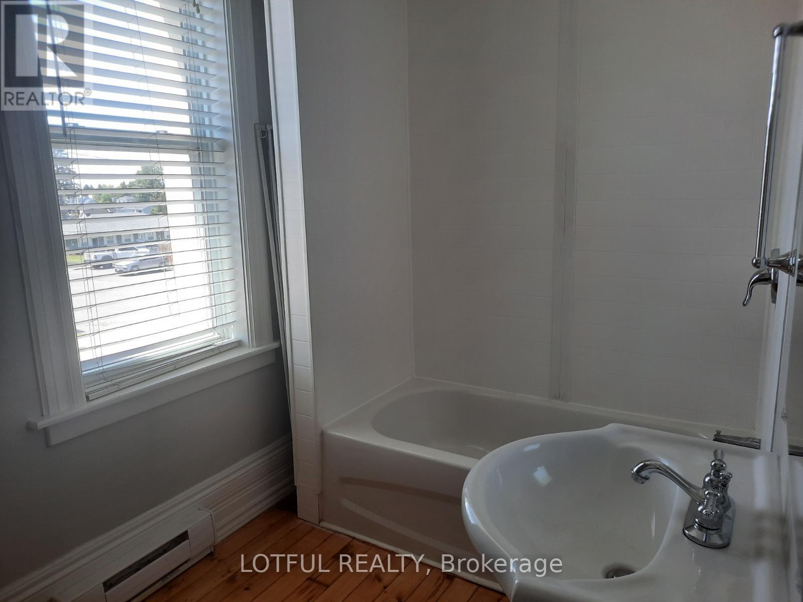 2 - 2084 Dundas Street, Edwardsburgh/Cardinal, ON - Indoor Photo Showing Bathroom