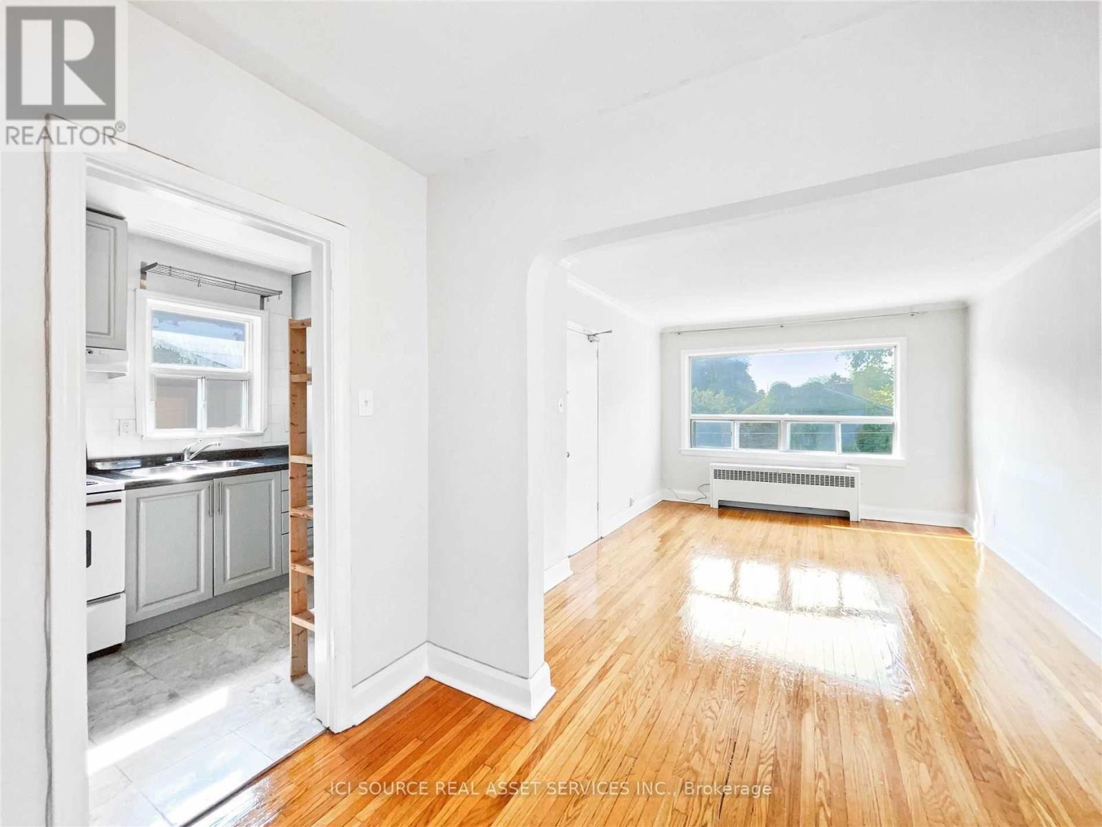 2 - 116 Eastwood Road, Toronto, ON