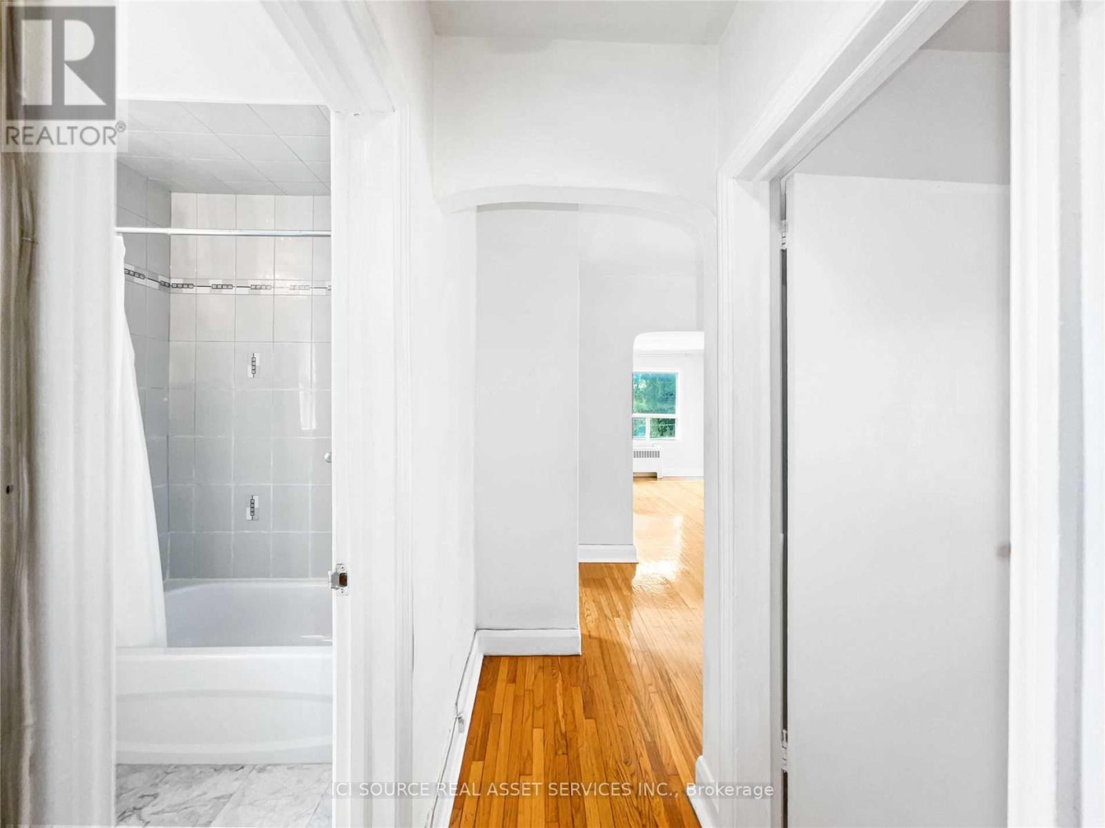 2 - 116 Eastwood Road, Toronto, ON