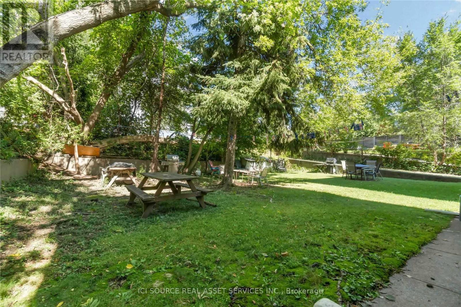 2 - 116 Eastwood Road, Toronto, ON