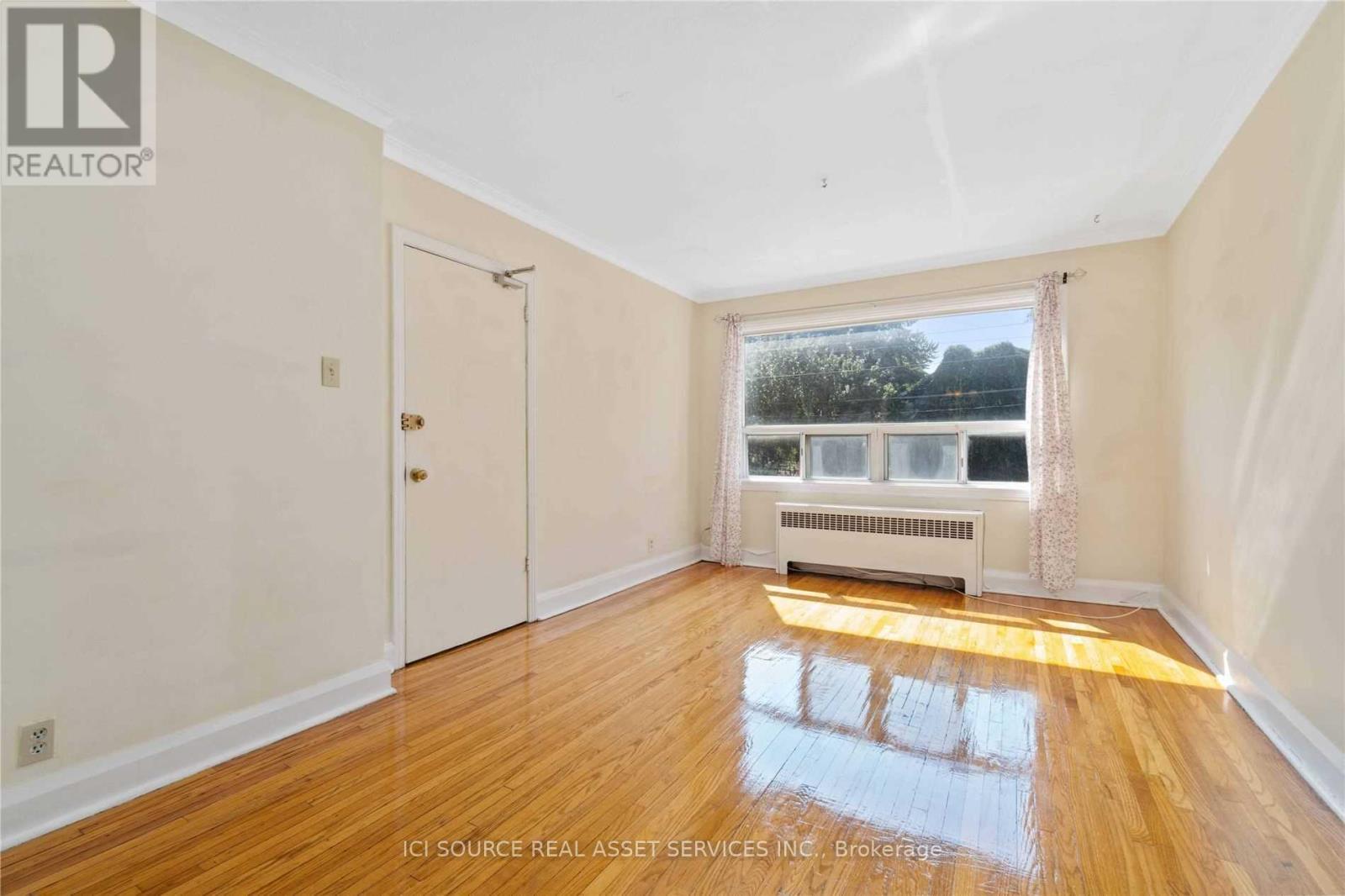 2 - 116 Eastwood Road, Toronto, ON