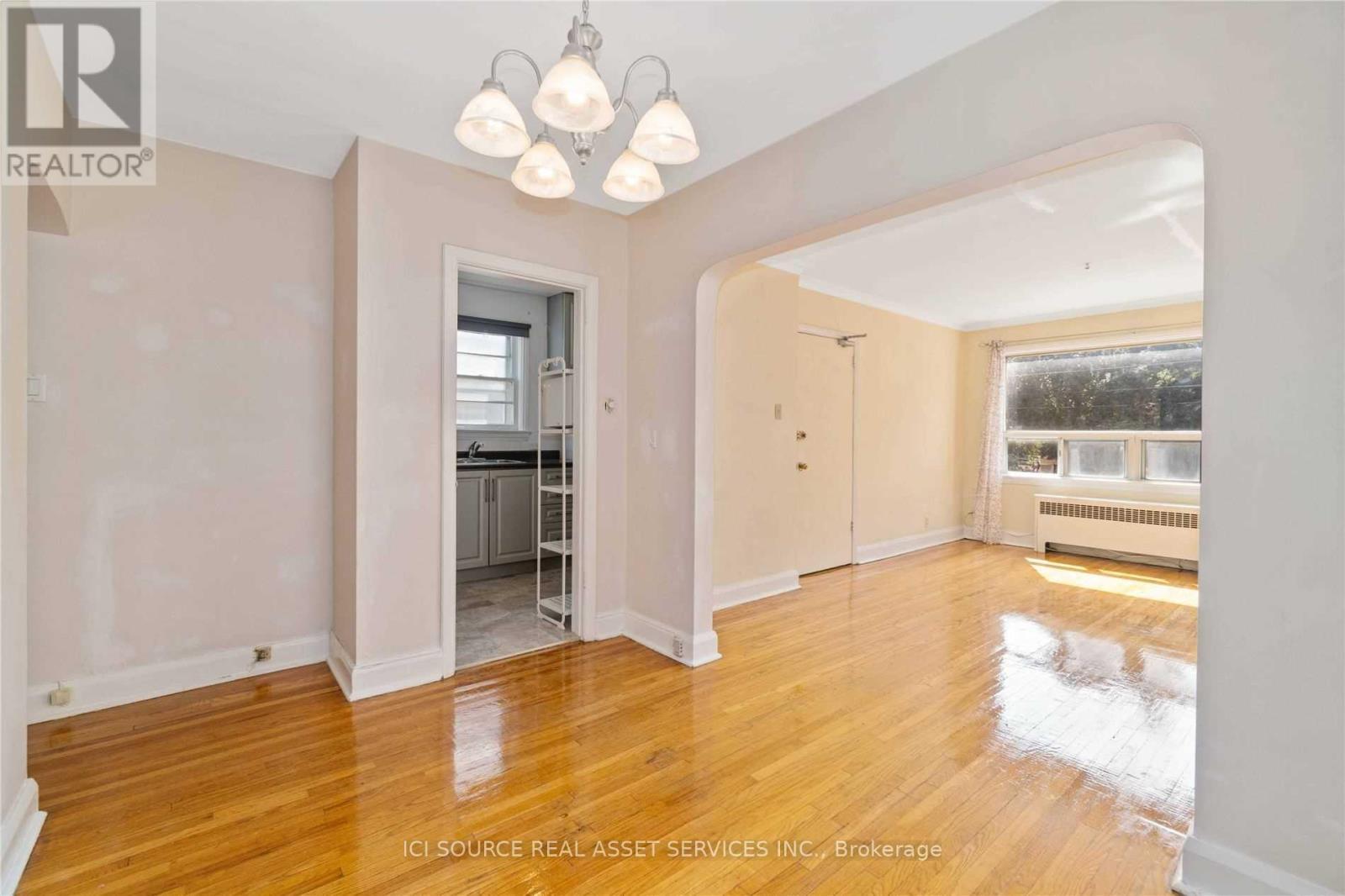 2 - 116 Eastwood Road, Toronto, ON