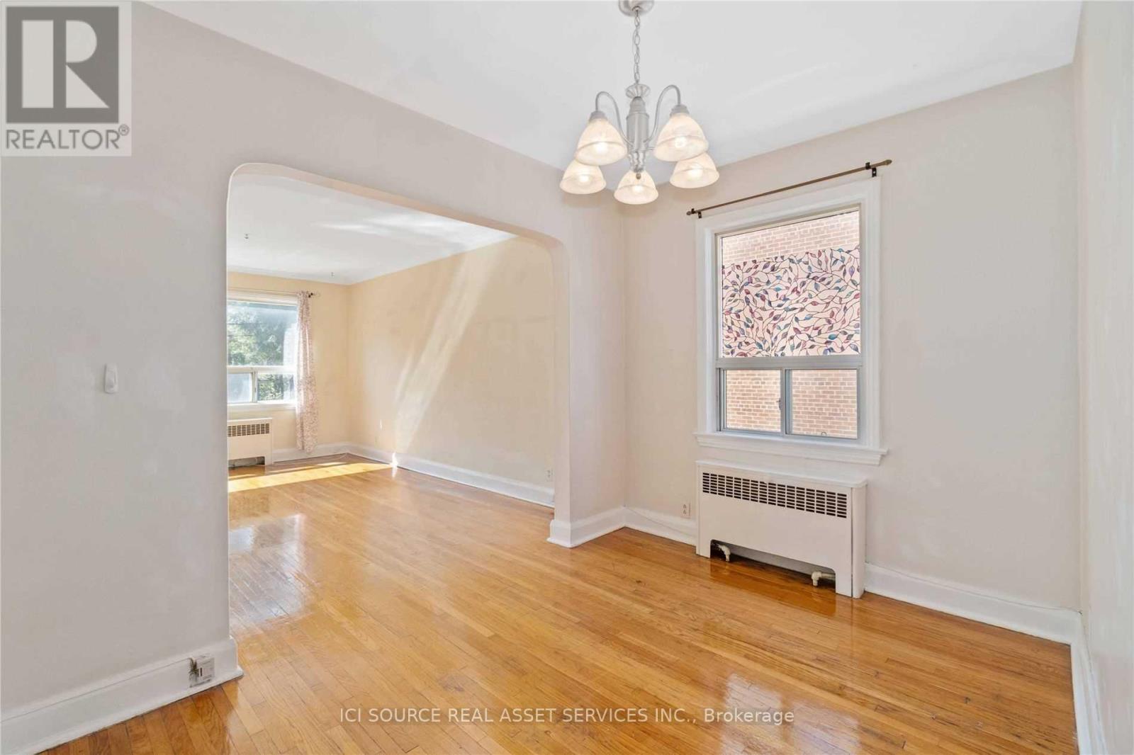 2 - 116 Eastwood Road, Toronto, ON