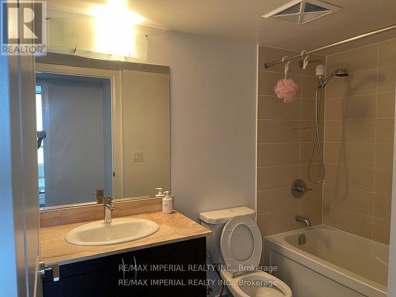 301 - 372 Highway 7 Road, Richmond Hill, ON - Indoor Photo Showing Bathroom