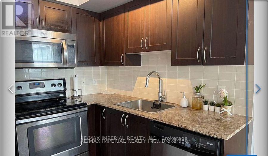 301 - 372 Highway 7 Road, Richmond Hill, ON - Indoor Photo Showing Kitchen With Upgraded Kitchen