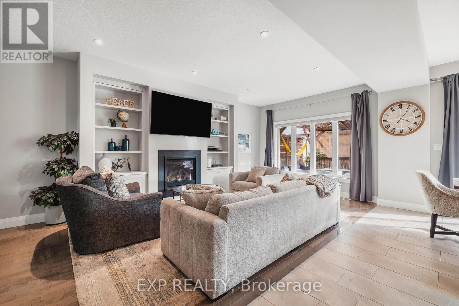 346 Moorlands Crescent, Kitchener, ON - Indoor Photo Showing Living Room With Fireplace