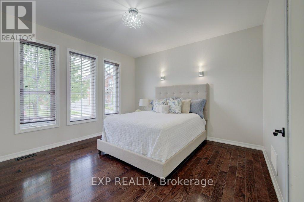 953 Gastle Way, Milton (Ha Harrison), ON - Indoor Photo Showing Bedroom