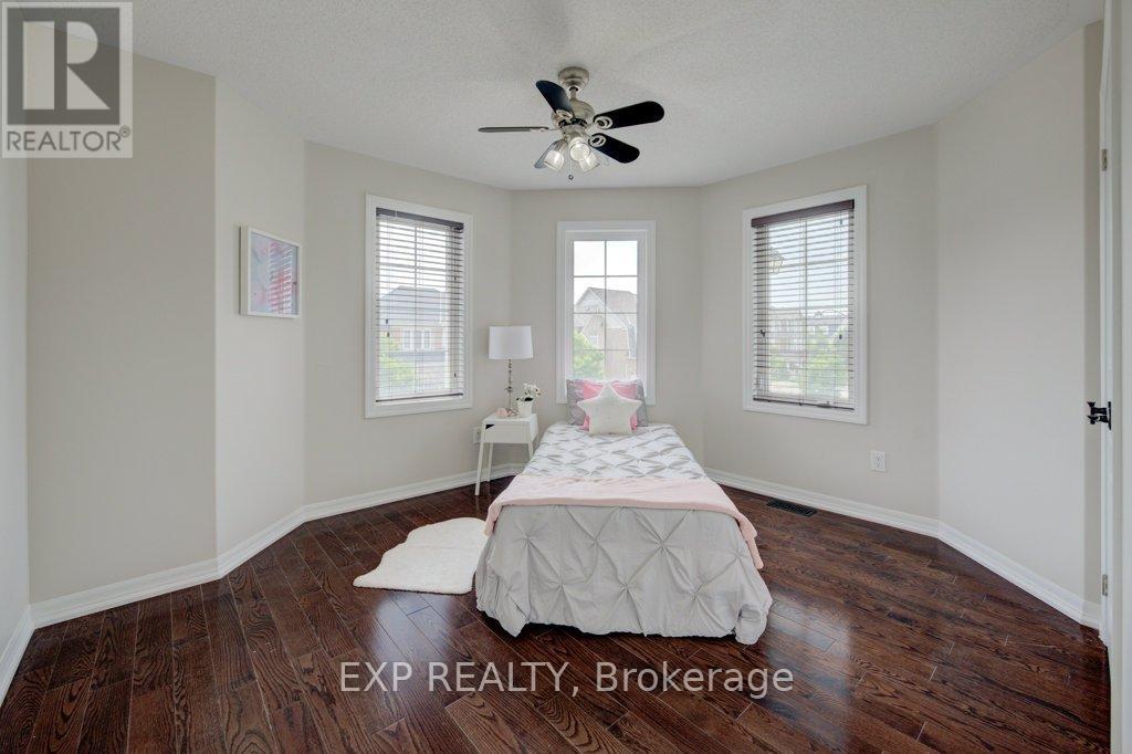 953 Gastle Way, Milton (Ha Harrison), ON - Indoor Photo Showing Bedroom